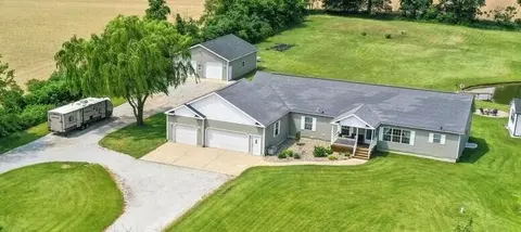 7697 W Forest Lawn Rd, Three Oaks, MI 49128