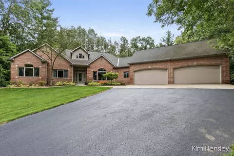 5198 Bonasa Dr, Rockford, MI 49341