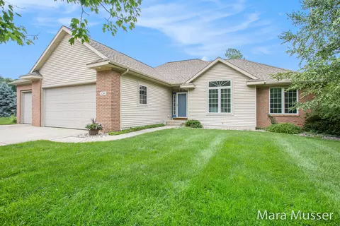 8241 Tipperary Trl SE, Alto, MI 49302