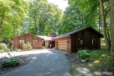 8660 Ridgecrest Ct SW, Byron Center, MI 49315