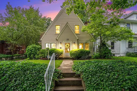 729 Oakdale Ave, Jackson, MI 49203