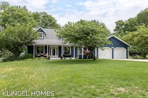 16181 Vandenberg Dr, Grand Haven, MI 49417
