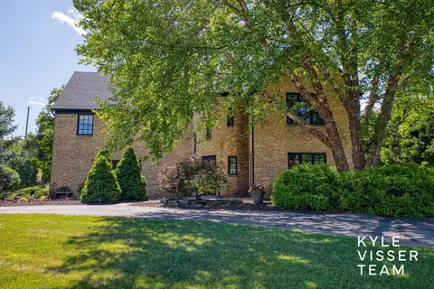 945 San Lucia Dr SE, Grand Rapids, MI 49506