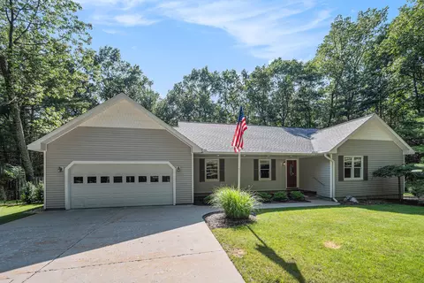 5723 Longbridge Rd, Pentwater, MI 49449