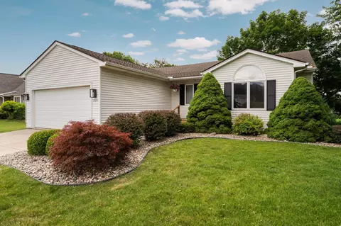 1024 Heritage Dr, Saline, MI 48176