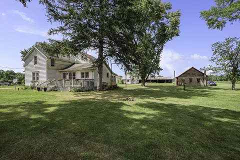 2217 Burton Rd, Niles, MI 49120
