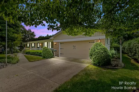 2078 Sandcrest St, Jenison, MI 49428