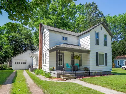 109 W St Joseph St, Paw Paw, MI 49079