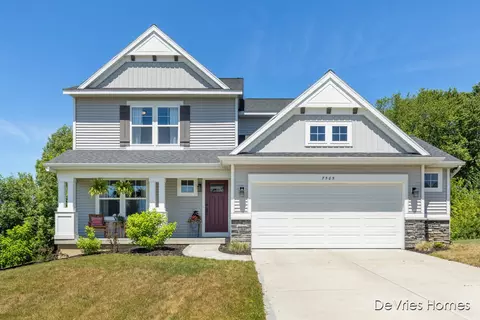 7505 Macview Dr, Zeeland, MI 49464