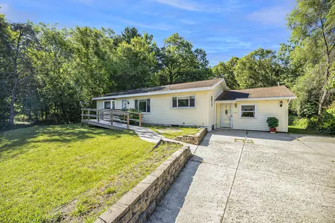 32625 56th Ave, Paw Paw, MI 49079