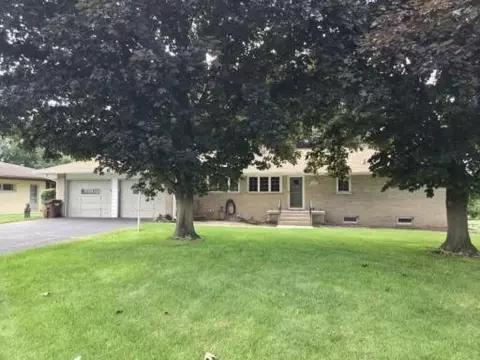2340 Maple Dr, Jackson, MI 49203