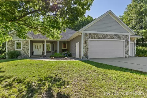 11420 Troy View Dr NE, Rockford, MI 49341