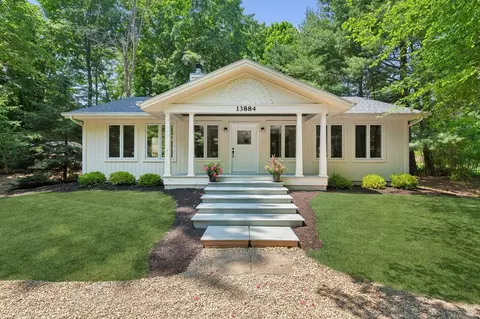 13884 Peach St, Harbert, MI 49115