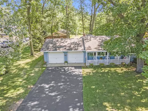 35302 Riverview Dr, Paw Paw, MI 49079