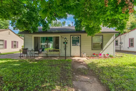 35700 Glen St, Westland, MI 48186