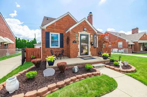 2427 18th St, Wyandotte, MI 48192