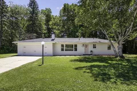814 Saint Joseph Dr, St. Joseph, MI 49085