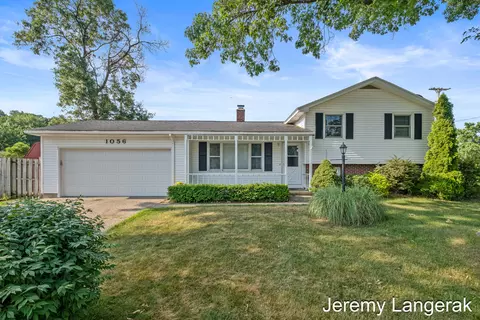 1056 48th St SE, Kentwood, MI 49508