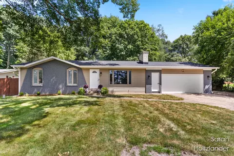 11572 8th Ave NW, Grand Rapids, MI 49534