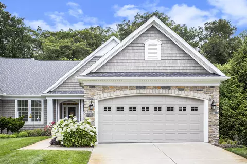 8888 Oakland Hills Cir, Portage, MI 49024