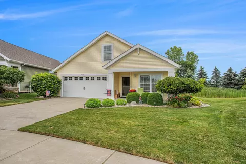 7440 Hometown Ct SE, Caledonia, MI 49316
