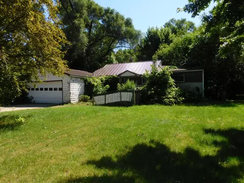 2533 Woodley Dr, Benton Harbor, MI 49022