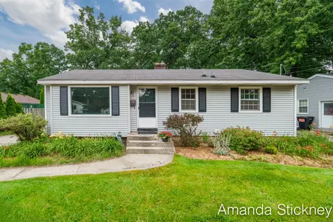 1501 Southlawn Dr SW, Wyoming, MI 49509
