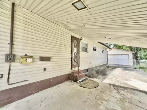 1818 Mcphail St, Flint, MI 48503 photo 5