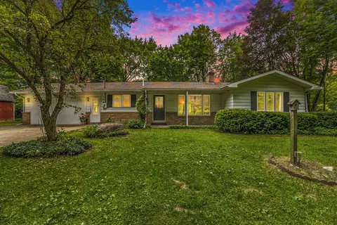 3934 S Riverview Dr, Hesperia, MI 49421