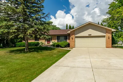24101 Nilan Dr, Novi, MI 48375
