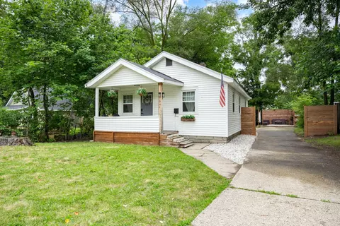 1041 Boston St SE, Grand Rapids, MI 49507