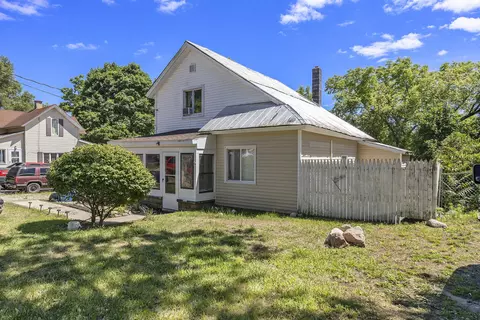 527 Crooks Ave, Belding, MI 48809