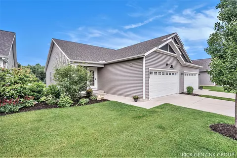 13634 Legends View Ct, Holland, MI 49424