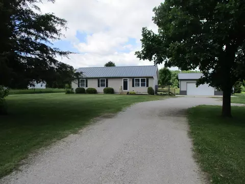 17140 Moorepark Rd, Three Rivers, MI 49093
