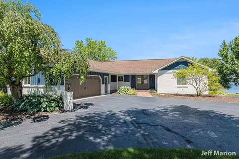 6143 Belding Rd NE, Rockford, MI 49341