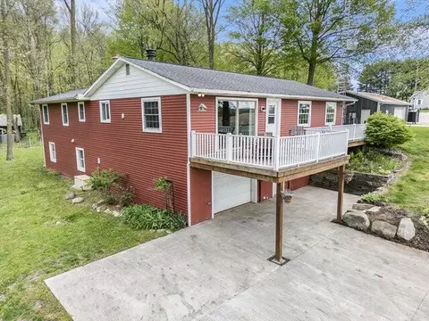 22420 Mckenzie St, Dowagiac, MI 49047