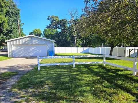 580 White Pigeon St, Constantine, MI 49042 photo 2