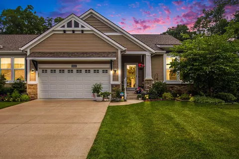 13453 Waybury Dr, Nunica, MI 49448