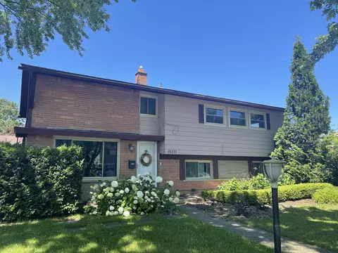 18211 Fremont St, Livonia, MI 48152