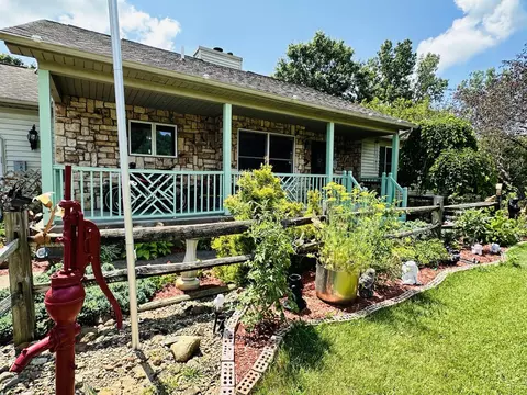 9645 Alice Hill Dr, Dexter, MI 48130