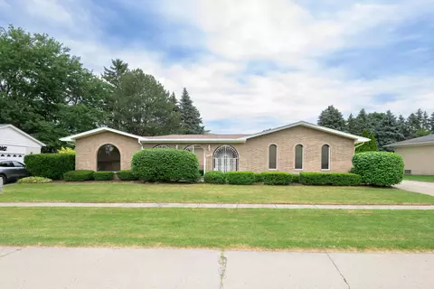47336 Westlake Dr, Utica, MI 48315