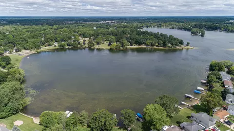 Roselane Drive, Howell, MI 48843 photo 6