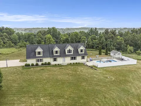 907 Curtis Rd, Quincy, MI 49082