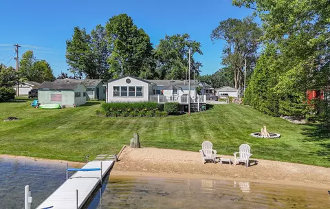 24980 Twin Shore Dr, Dowagiac, MI 49047