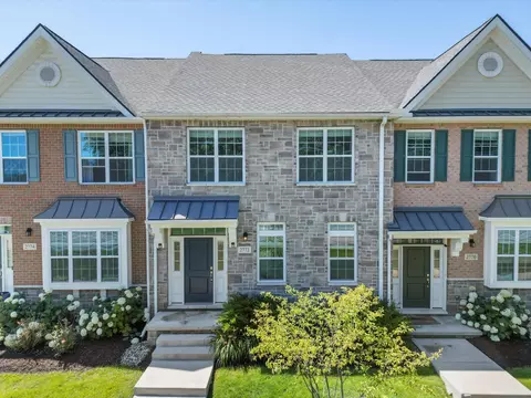 2772 Ashcombe Dr, Ann Arbor, MI 48105