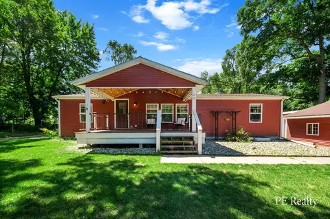 48 Earlson Dr, Sparta, MI 49345
