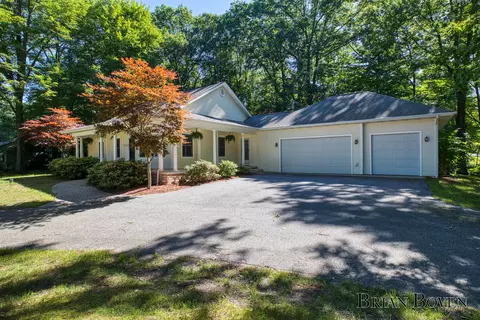 1622 N Ridge View Ct, Ludington, MI 49431