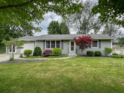 405 Fairfield Dr, Dowagiac, MI 49047
