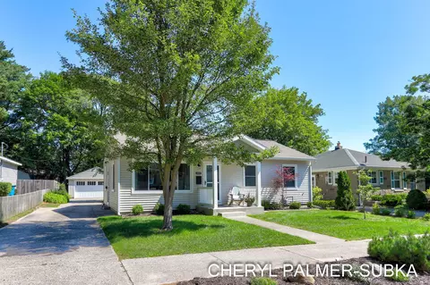 305 Arlington Ave, Grand Haven, MI 49417