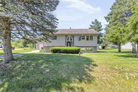 143 N Grand Pointe Dr, Brooklyn, MI 49230